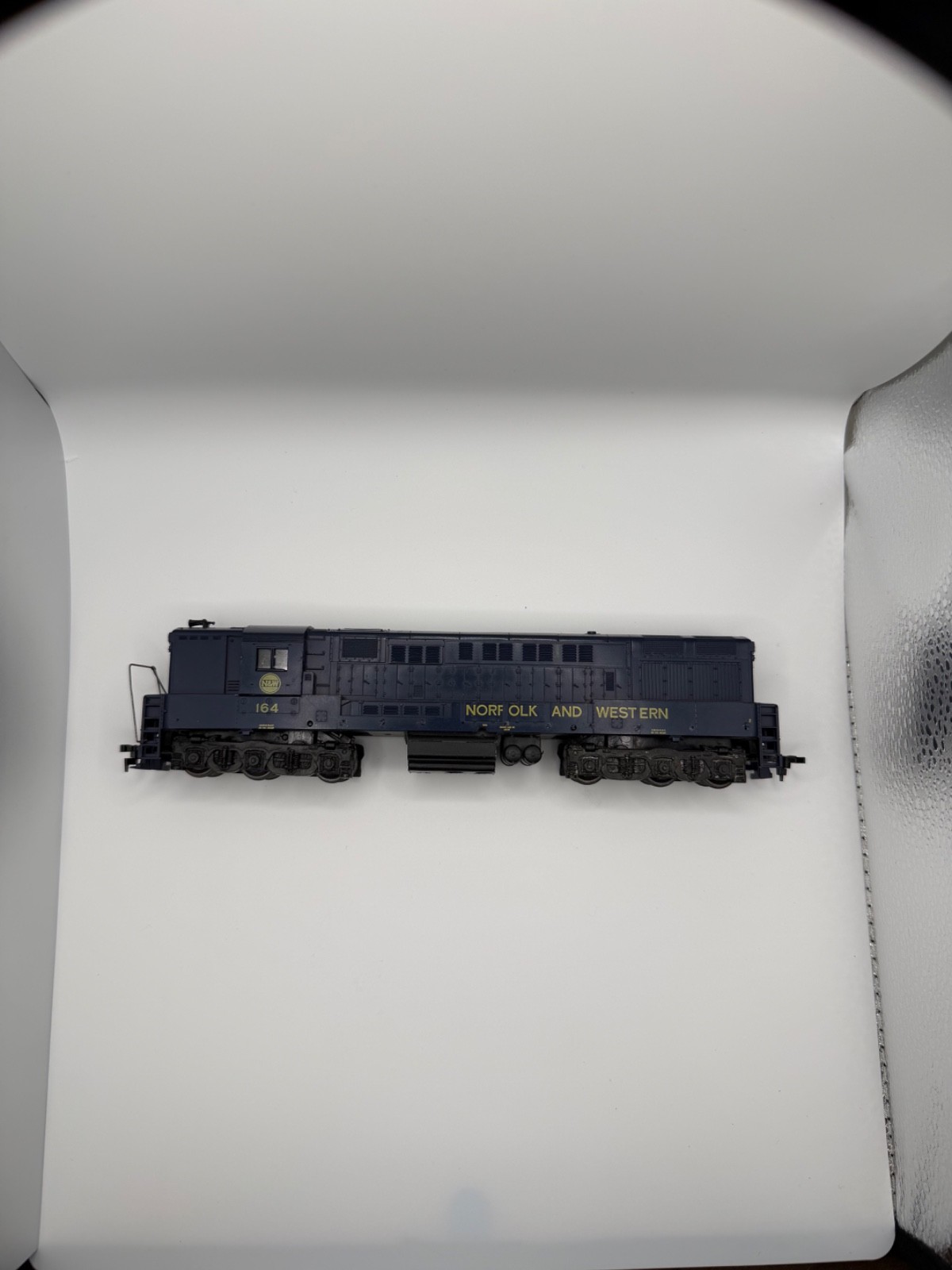 ATHEARN 4304 HO SCALE NORFOLK AND WESTERN H24-66 TRAINMASTER LOCOMOTIVE #174