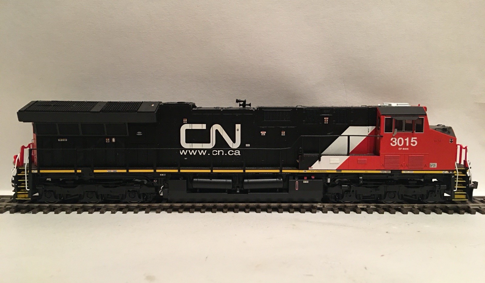 HO Intermountain Canadian National ET44AC Diesel Locomotive CN #3015 DCC SOUND