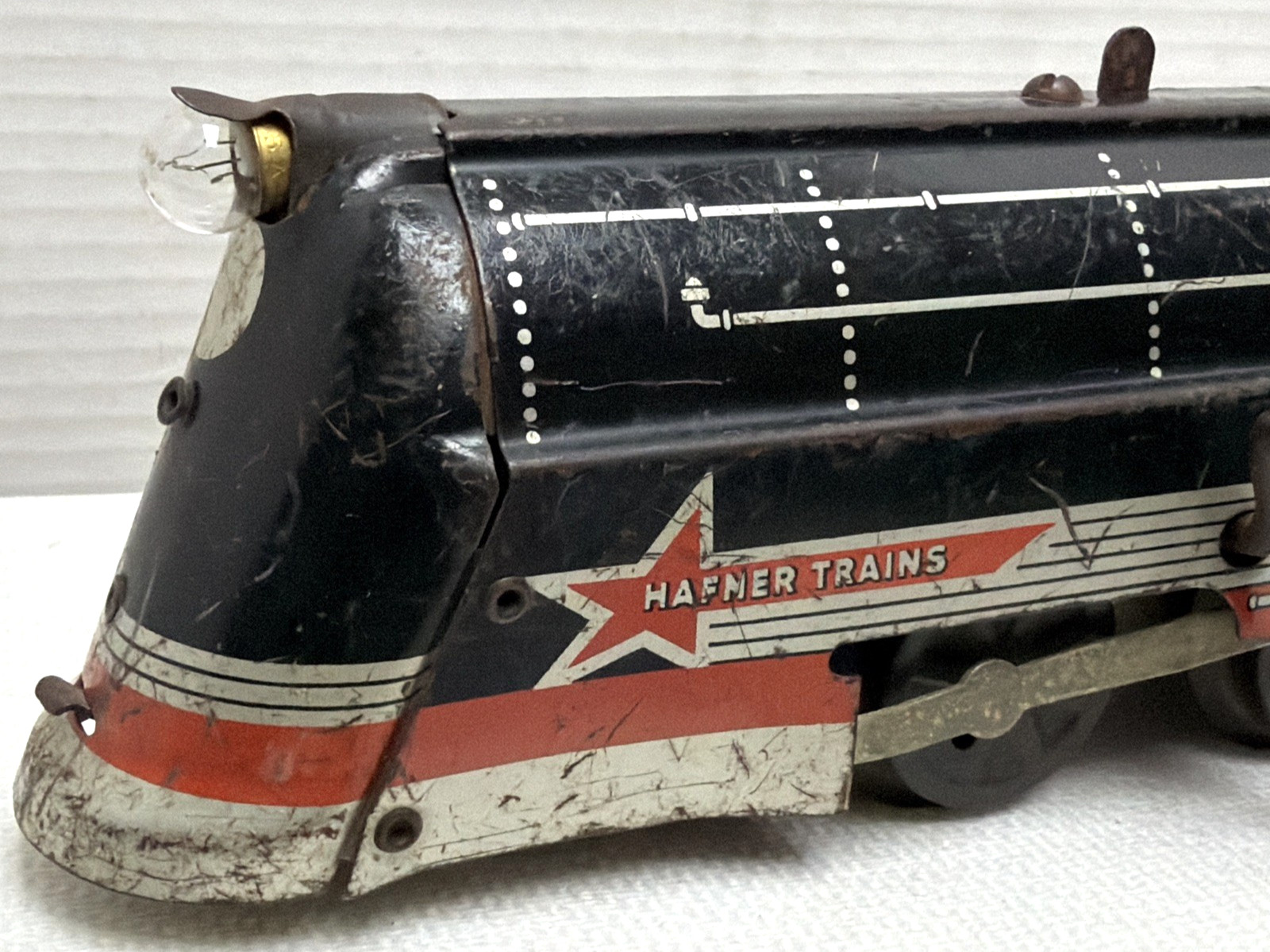 VINTAGE HAFNER O-GAUGE 2000 WIND-UP LOCOMOTIVE. WORKING FINE WITH BELL RINGING.