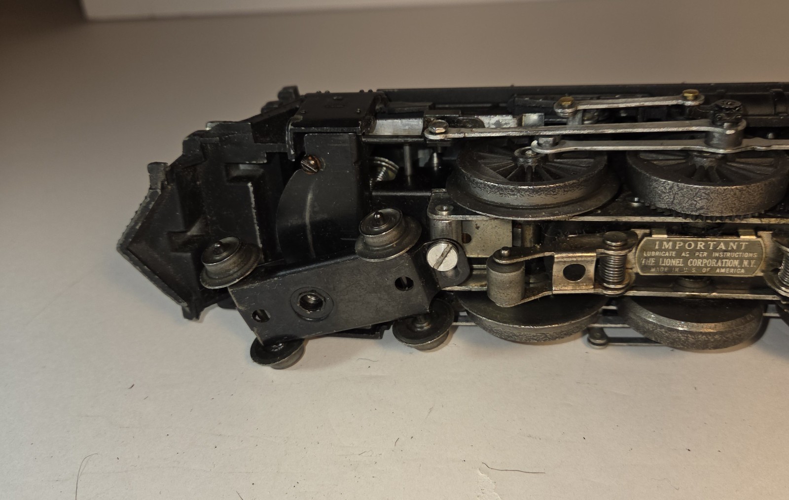 Lionel #2055 Loco, 6026W Tender in very good working condition