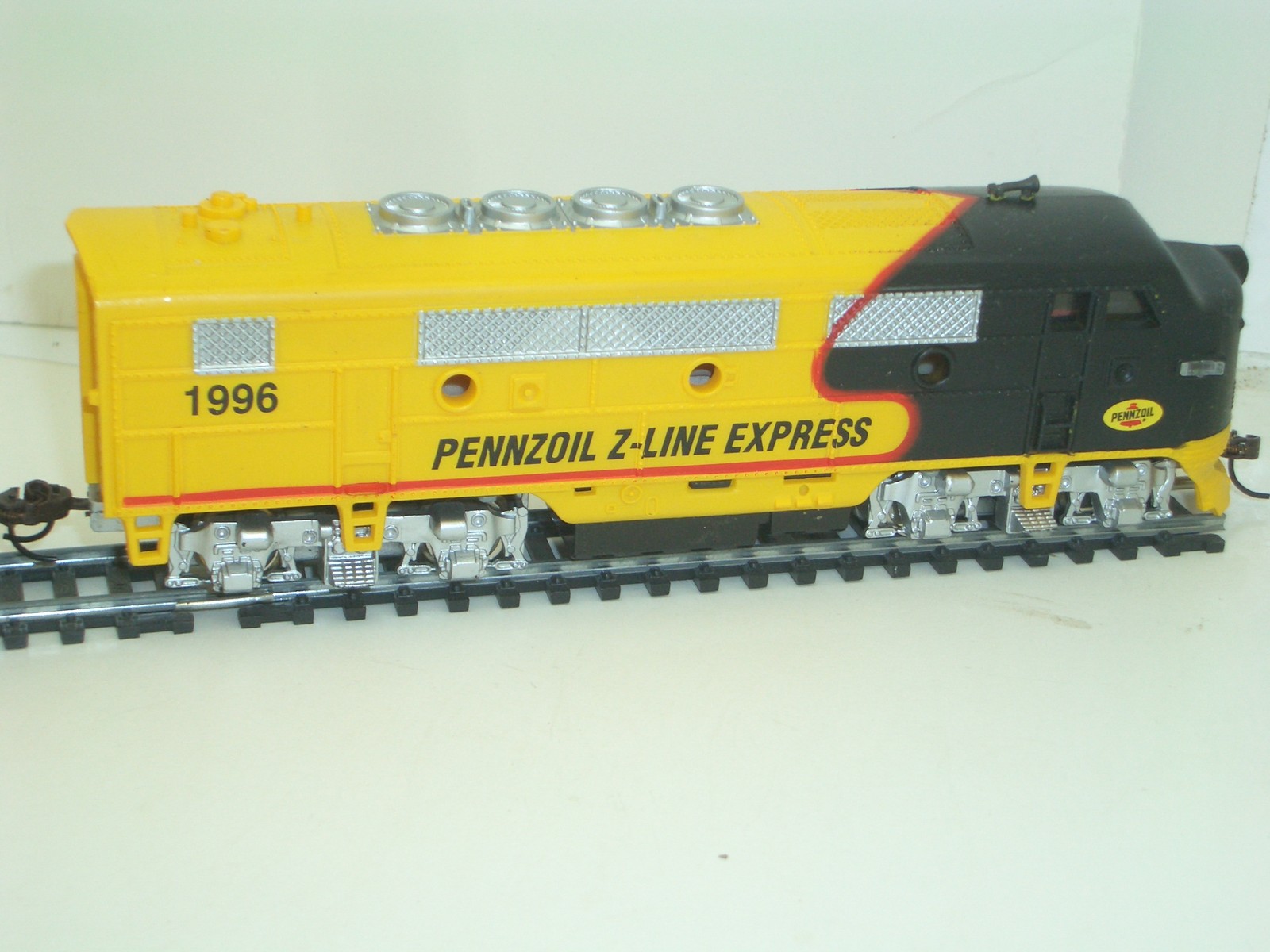 HO IHC F-3 LOCOMOTIVE PENNZOIL Z-LINE EXPRESS LOCOMOTIVE # 1996 F-3 IHC