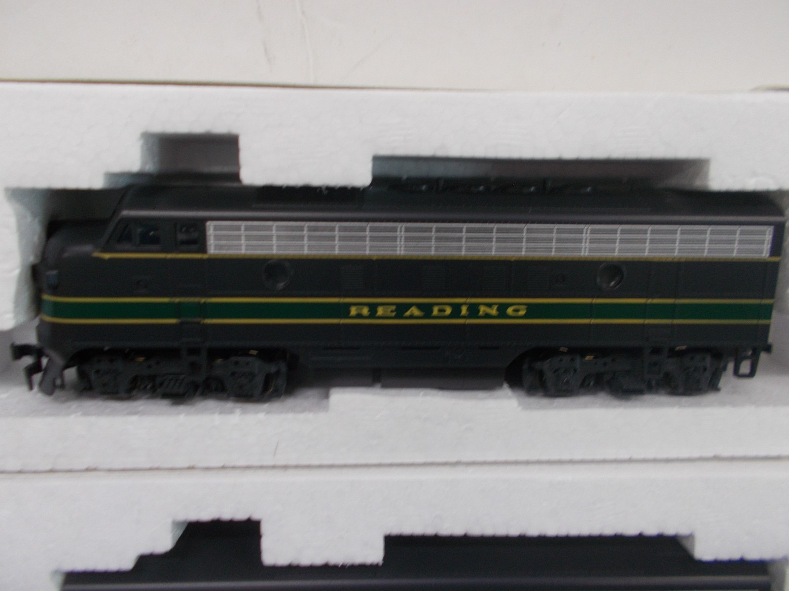 STEWART / KATO~ READING F3A & F3B ~ BOTH POWERED LOCOMOTIVES~NIB~HO SCALE~LOT A