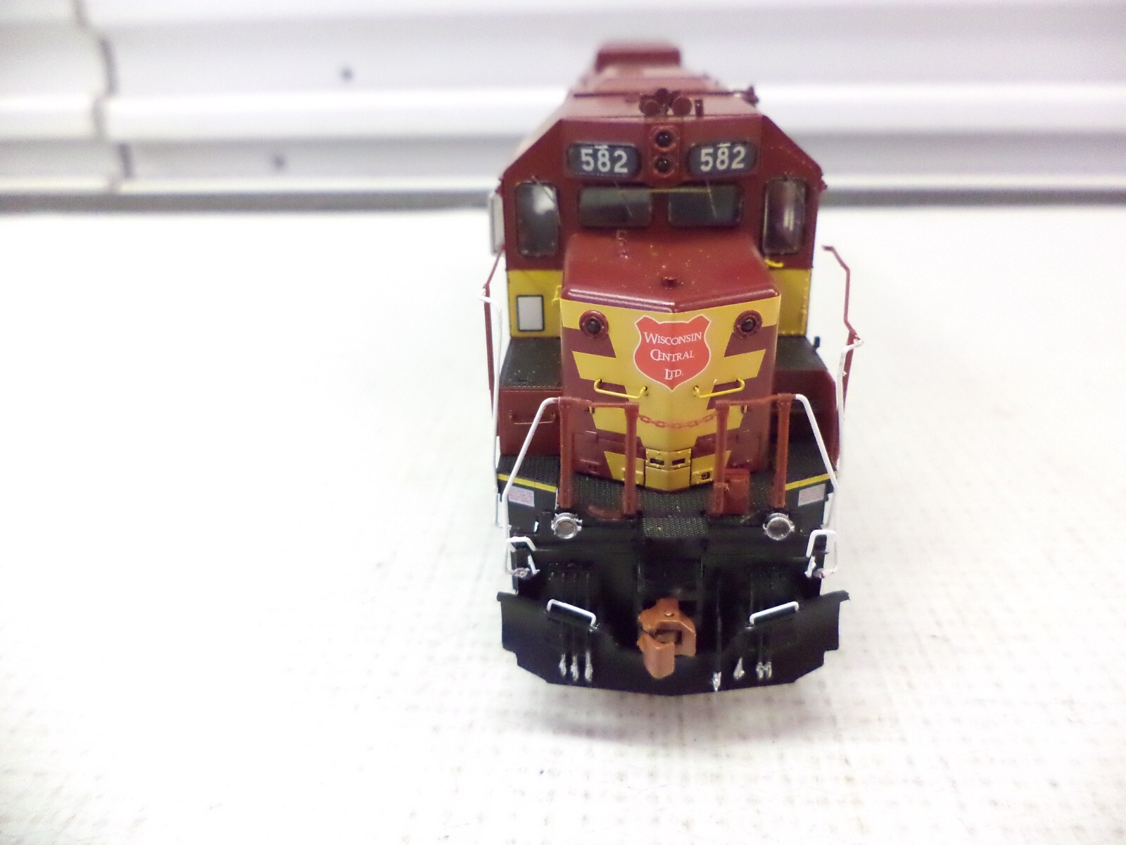ScaleTrains Ho SXT70033 SDL39 locomotive, Wisconsin Central 582, DCC sound,