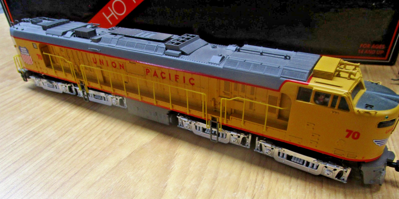HO Scale Union Pacific Veranda Turbine #70 w/Tender by MTH (DCC/Sound)