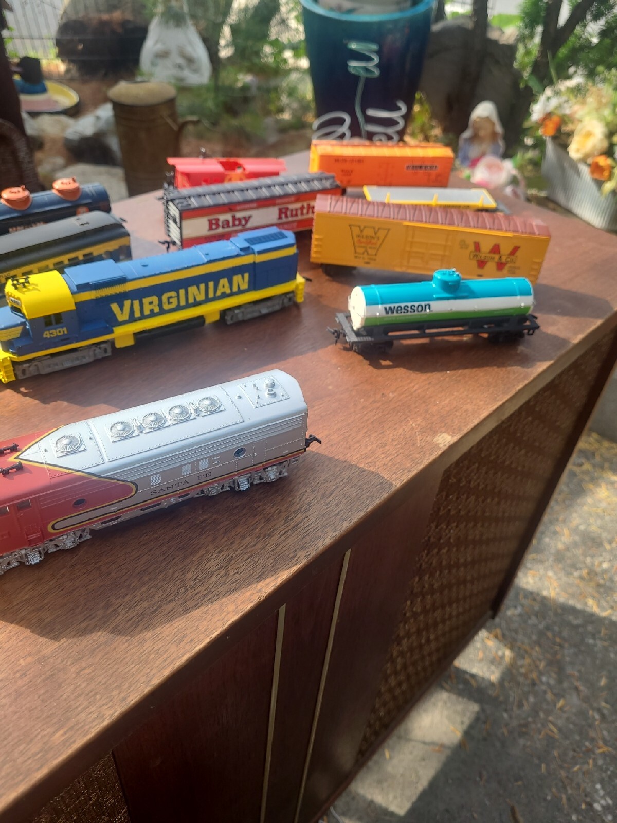 16 Pc. Trains ASSORTMENT + LIFE-LIKE Hobby Transformer SANTA FE VIRGINIAN others