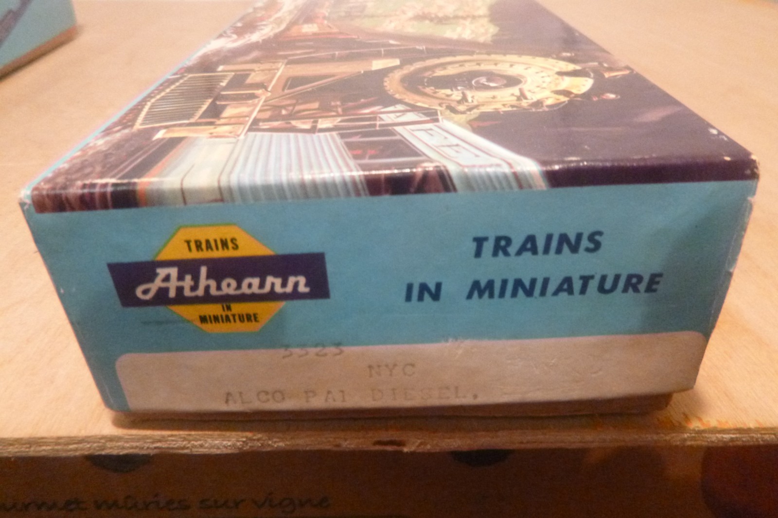 Athearn Trains HO NYC 3323 PA1 & PB1 Powered A & Non-Powered B Diesel Engines