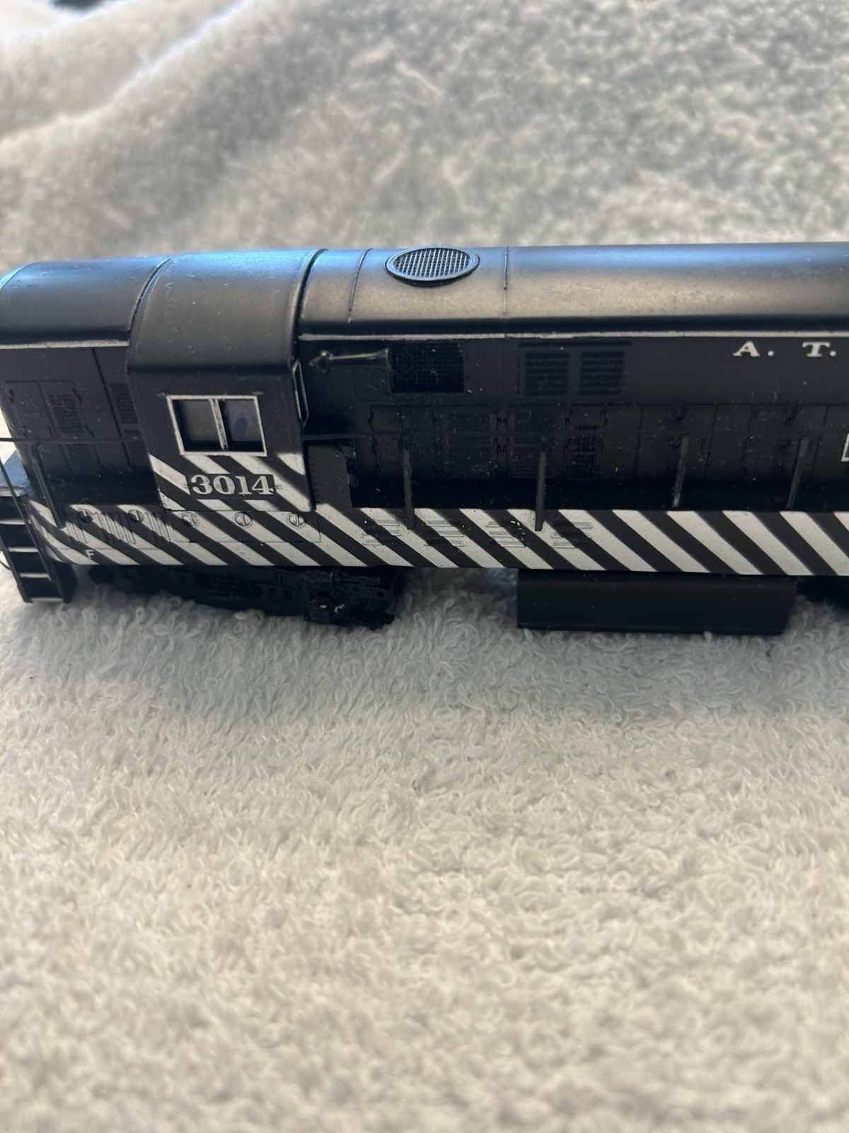 SPECTRUM HO FAIRBANKS MORSE SANTA FE H16-44 DIESEL LOCOMOTIVE #3014