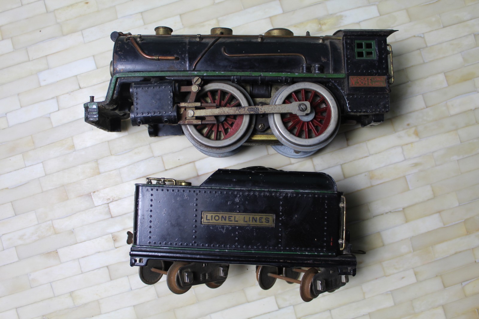 Lionel Standard Bild a Loco Gauge 2-4-0 Steam Locomotive & Tender 384E and 384T