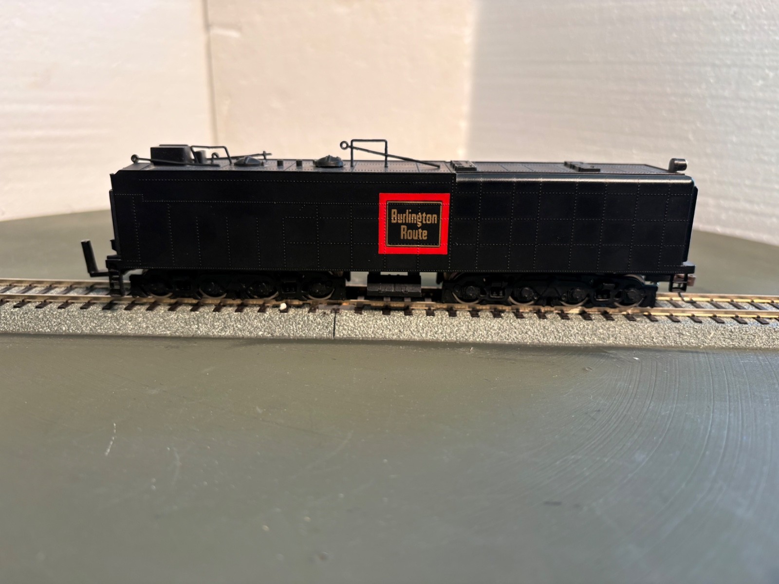Rare & Unique HO Bachmann Burlington Route 8 Axle Tender # 5601 (26-747)