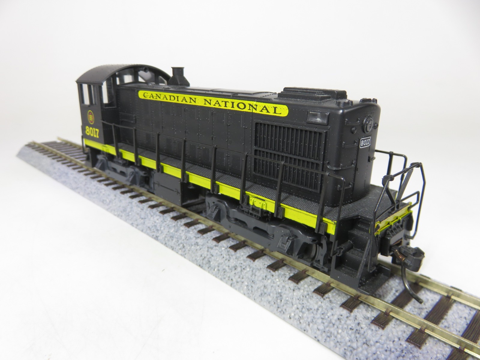 Atlas 8272 HO Scale Canadian National Alco S-4 Switcher Diesel Locomotive #8017