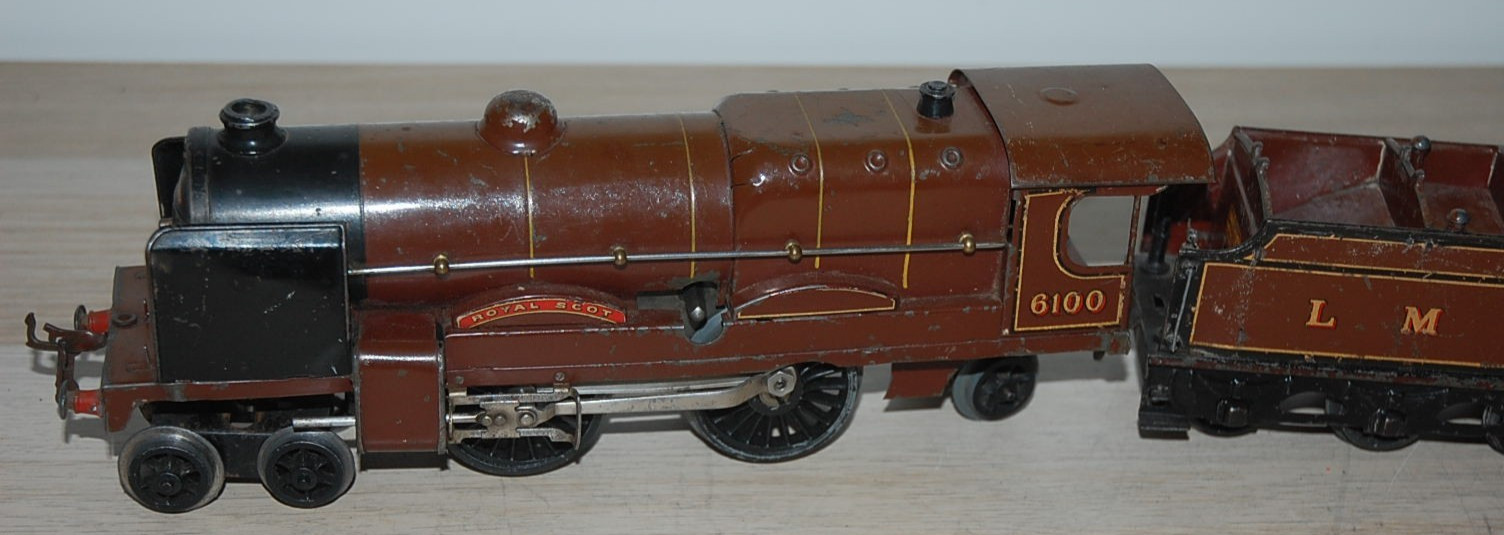 HORNBY O GAUGE CLOCKWORK ROYAL SCOT LOCOMOTIVE AND TENDER IN RED LMS LIVERY
