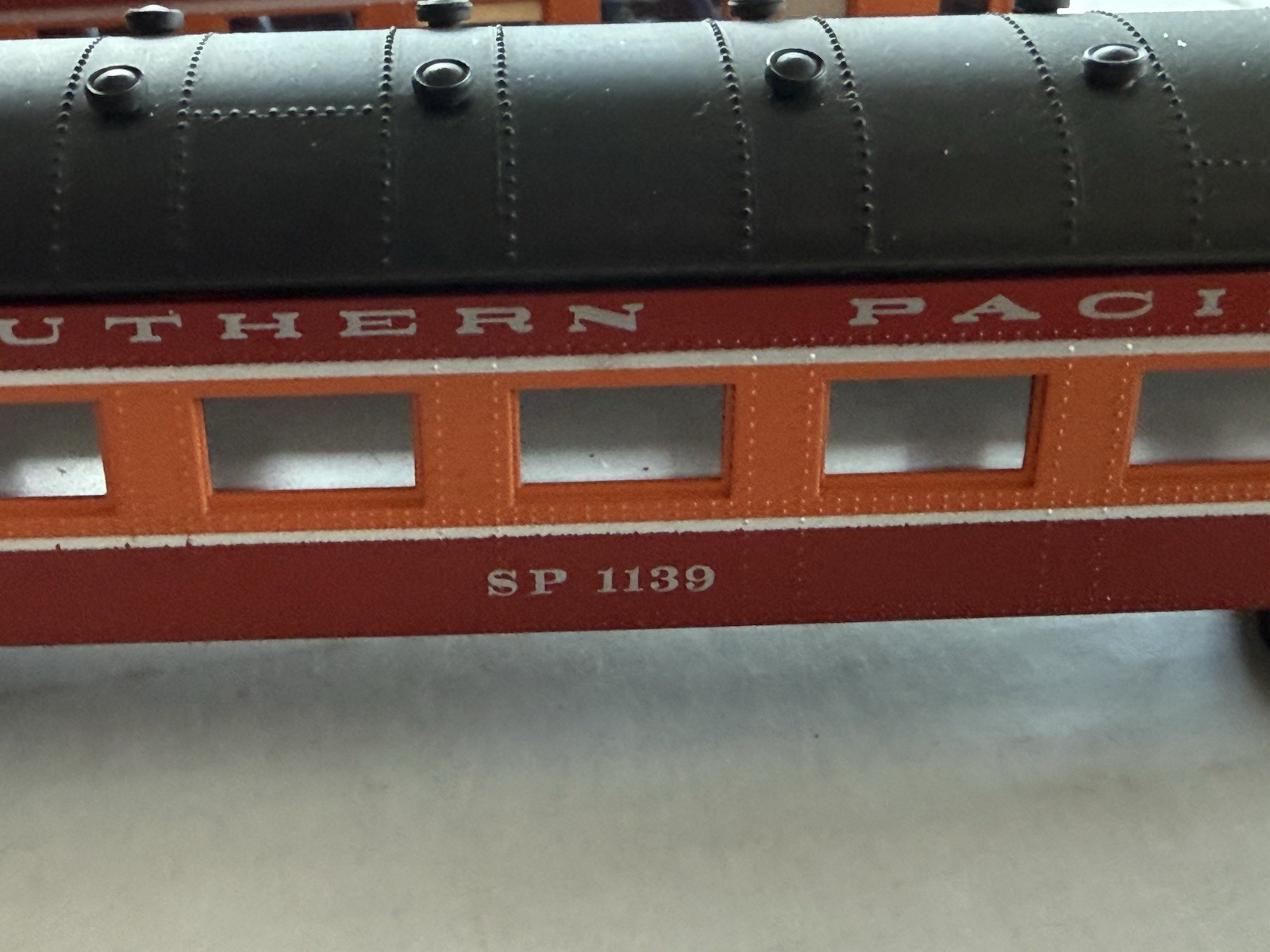 Proto 2000 HO EMD E7A diesel, SP #6000, Runs great, With 5 Passenger Cars