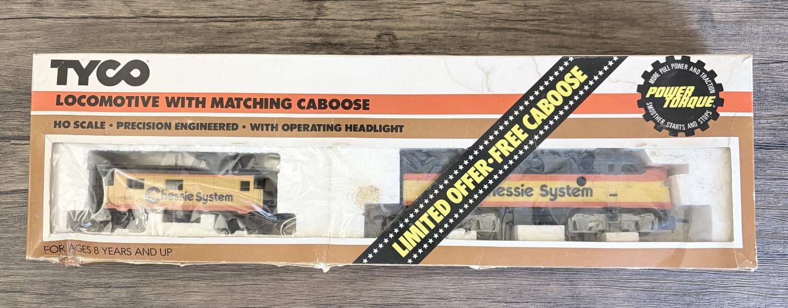 Vintage TYCO HO Scale Chessie System Locomotive with Matching Caboose #261.03