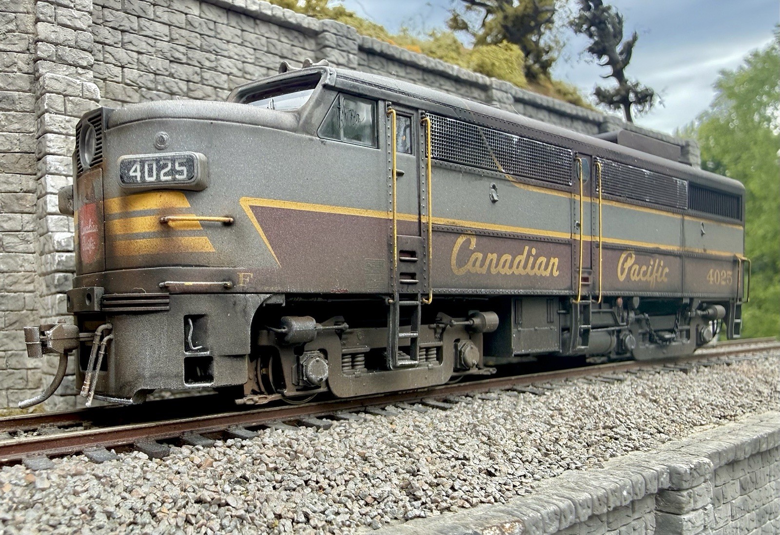 HO Scale Rapido CP ALCo PA-1 and PB-1 Diesel Locomotives DCC/Sound/weathered