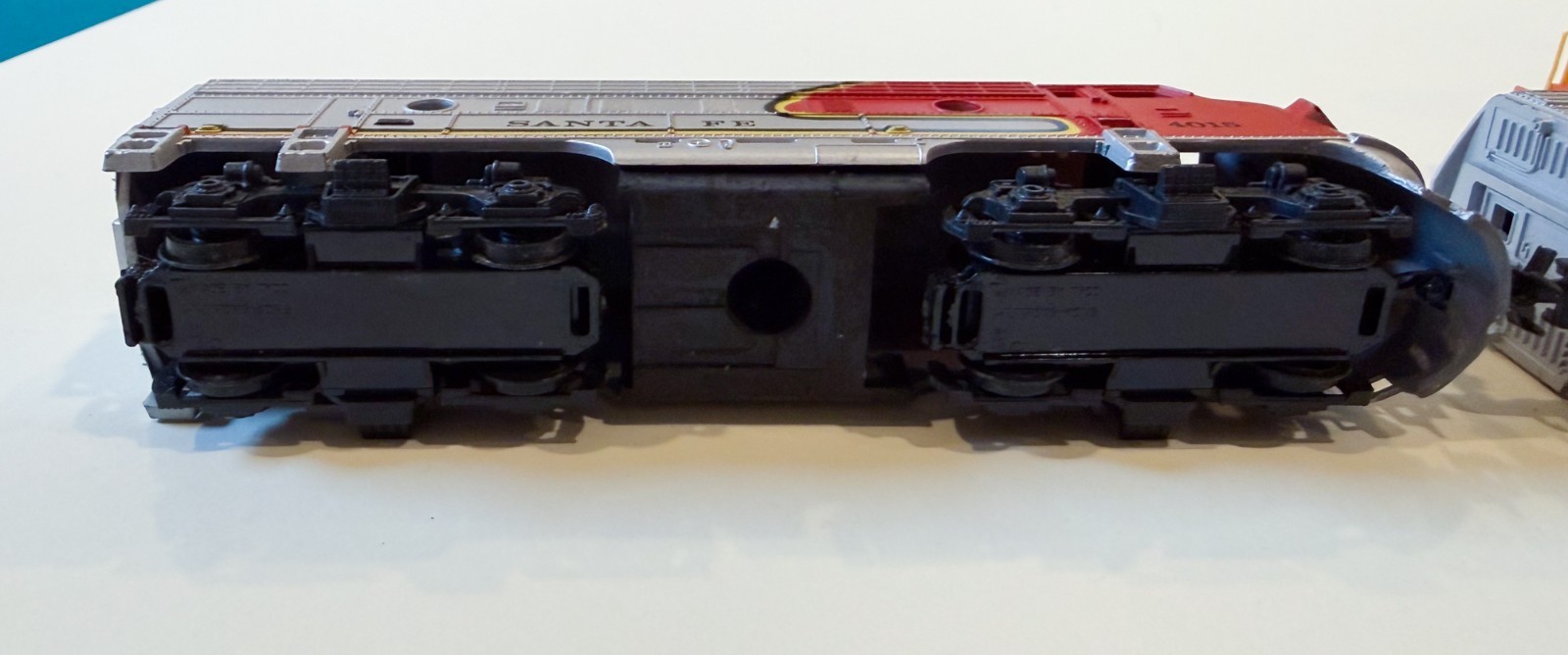 Lot of 5 HO Scale Locomotives: Santa Fe Illinois Central Gulf Bicentennial (#3)