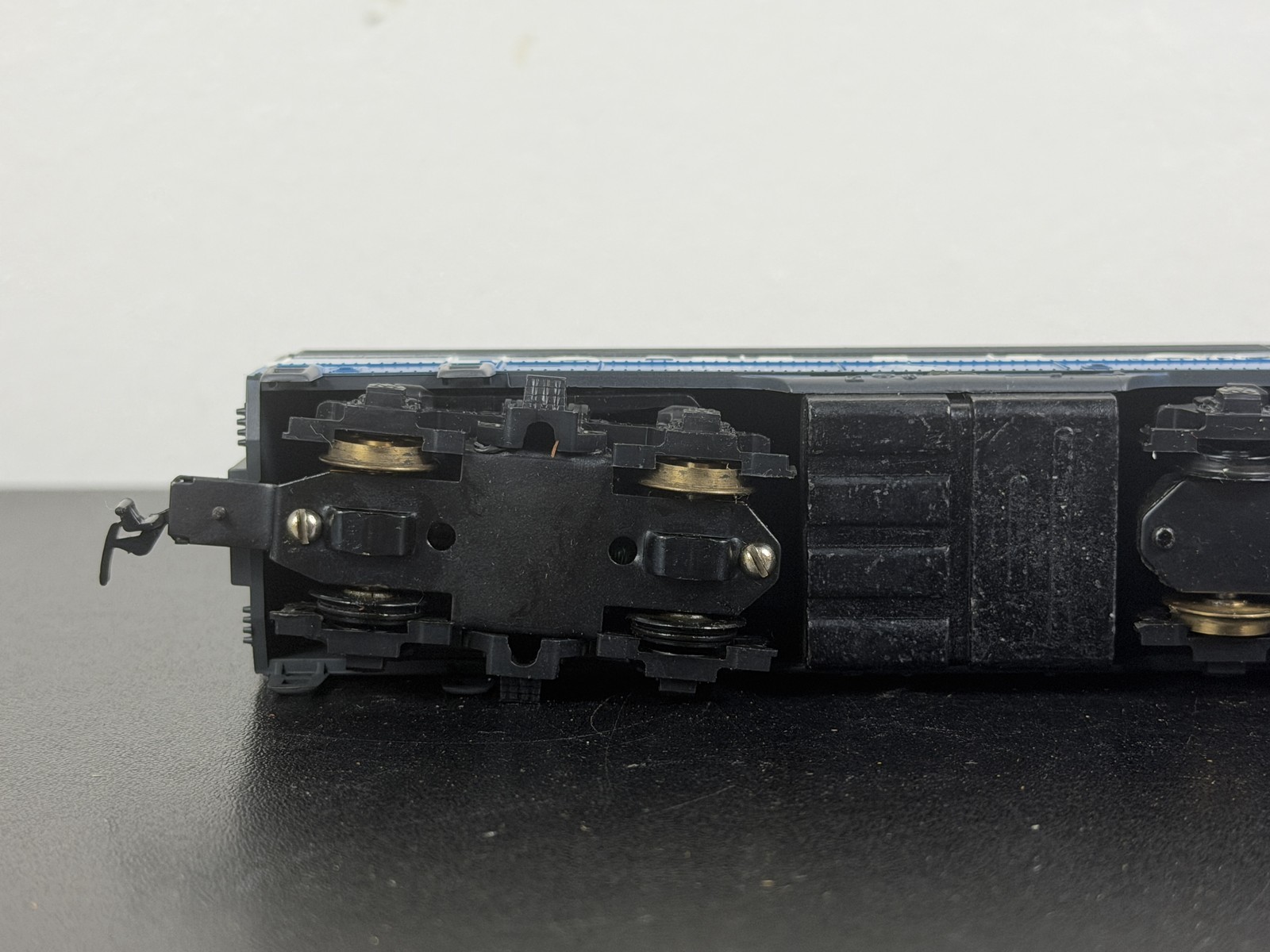 HO Scale Great Northern 377A F-Unit Diesel Locomotive Blue White Gray Vintage