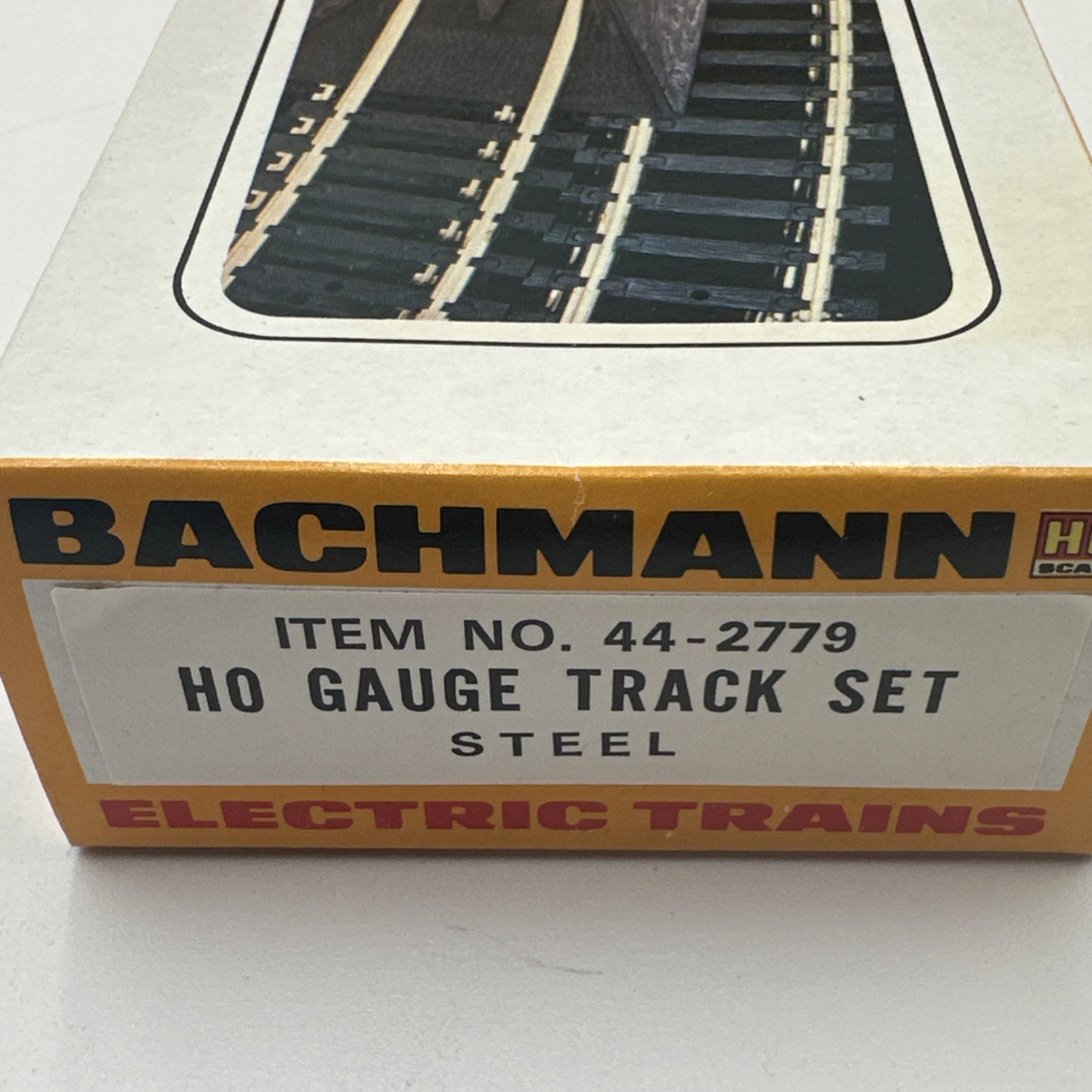 Bachmann EMD F40PH Amtrak Diesel & 3 x 85′ Lighted Fleet Coach Passenger cars