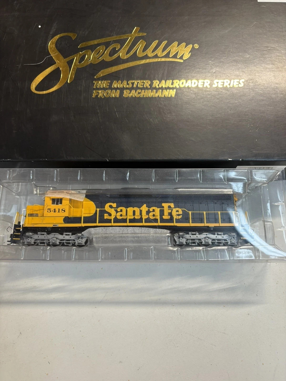 Spectrum Santa Fe #5418, Item No 82719 – BRAND NEW OPEN BOX DCC FITTED