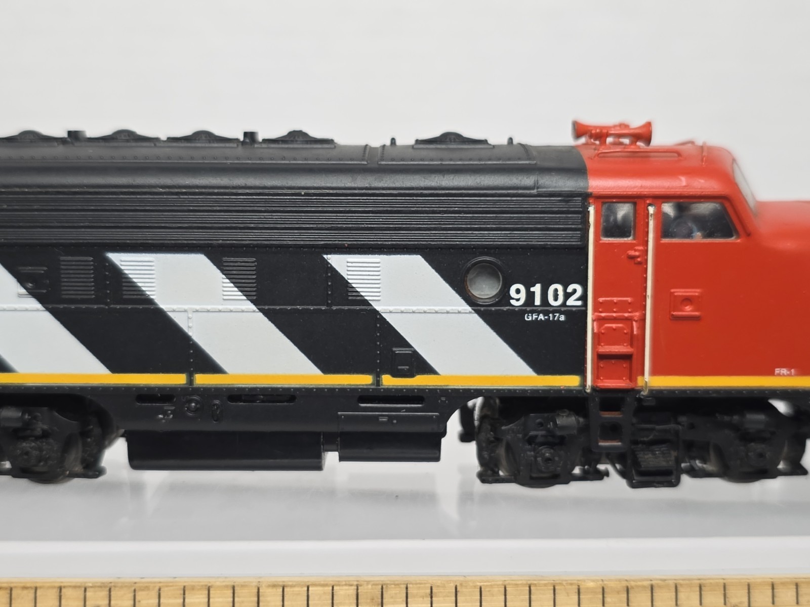 Athearn HO Scale Custom Canadian National CN 9102 F-7 A Diesel Locomotive Kadee