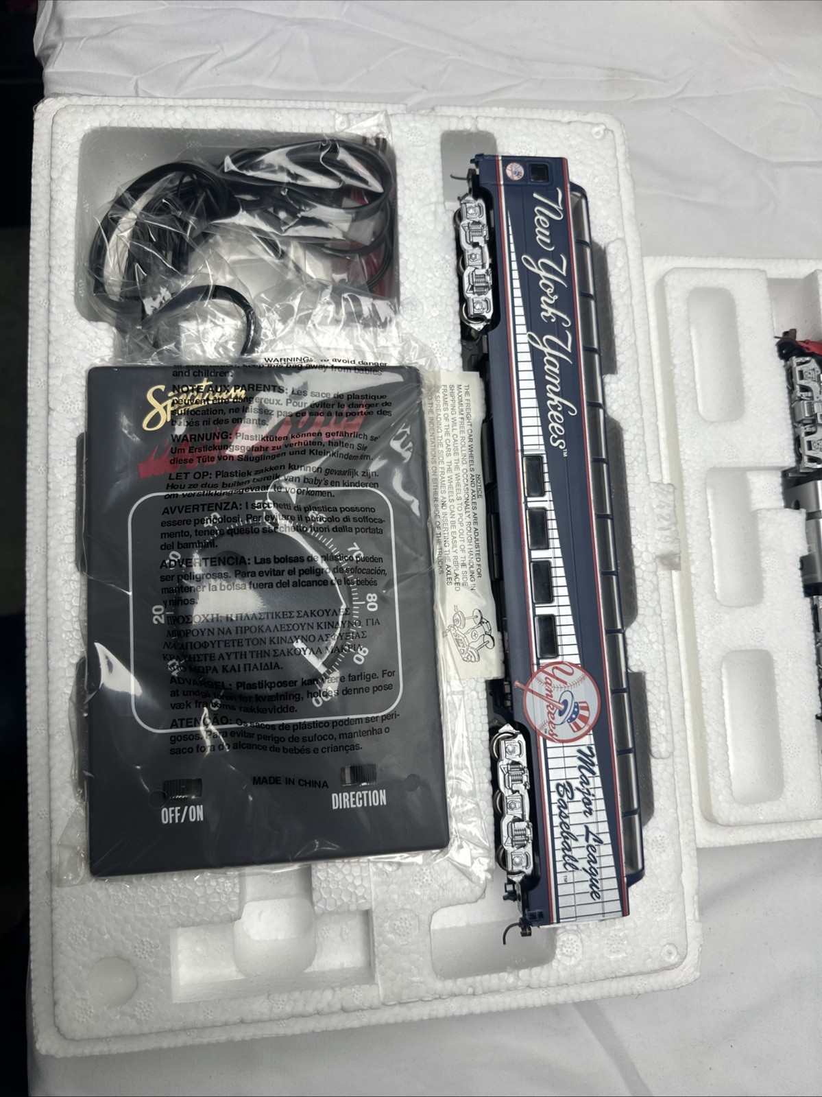 Hawthorne Village New York Yankees Express Collectible Train Set 90181-82-83
