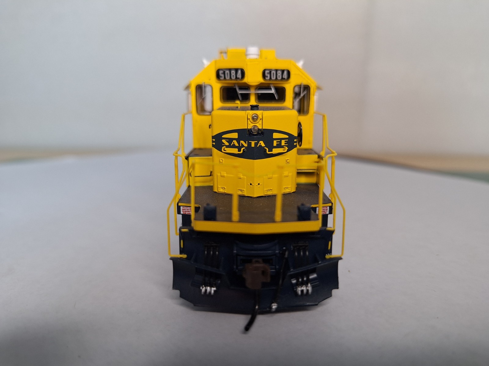 Athearn HO-Scale SD-40-2 ATSF #5084