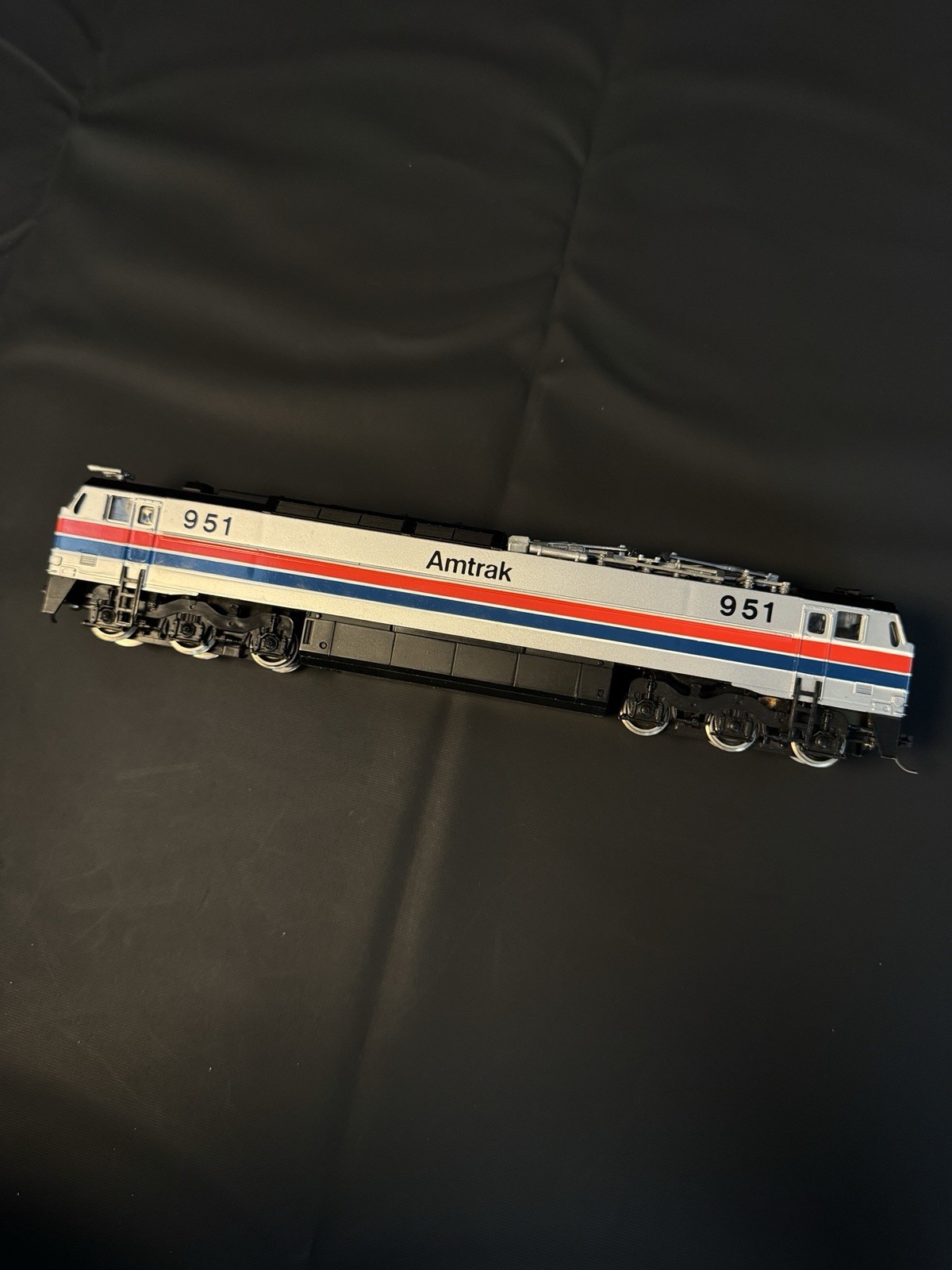 Bachmann HO Amtrak 951 Electric Locomotive Silver Black Red Blue Painted