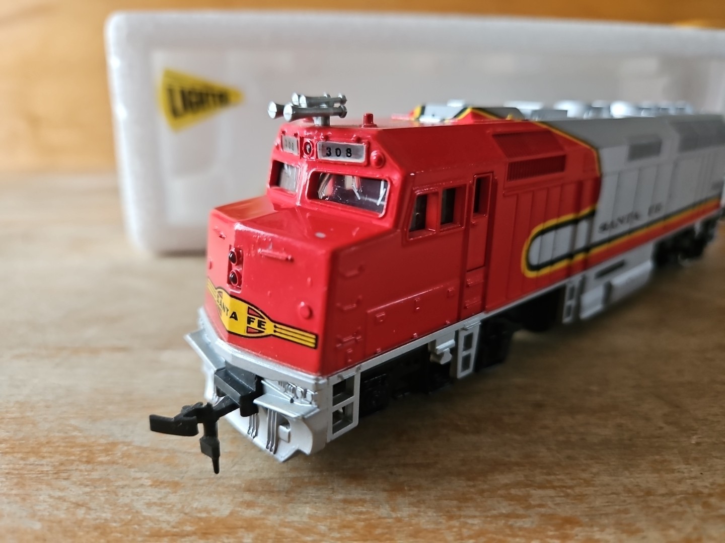 Bachmann HO Scale 0676 EMD F40PH Diesel Locomotive in Box