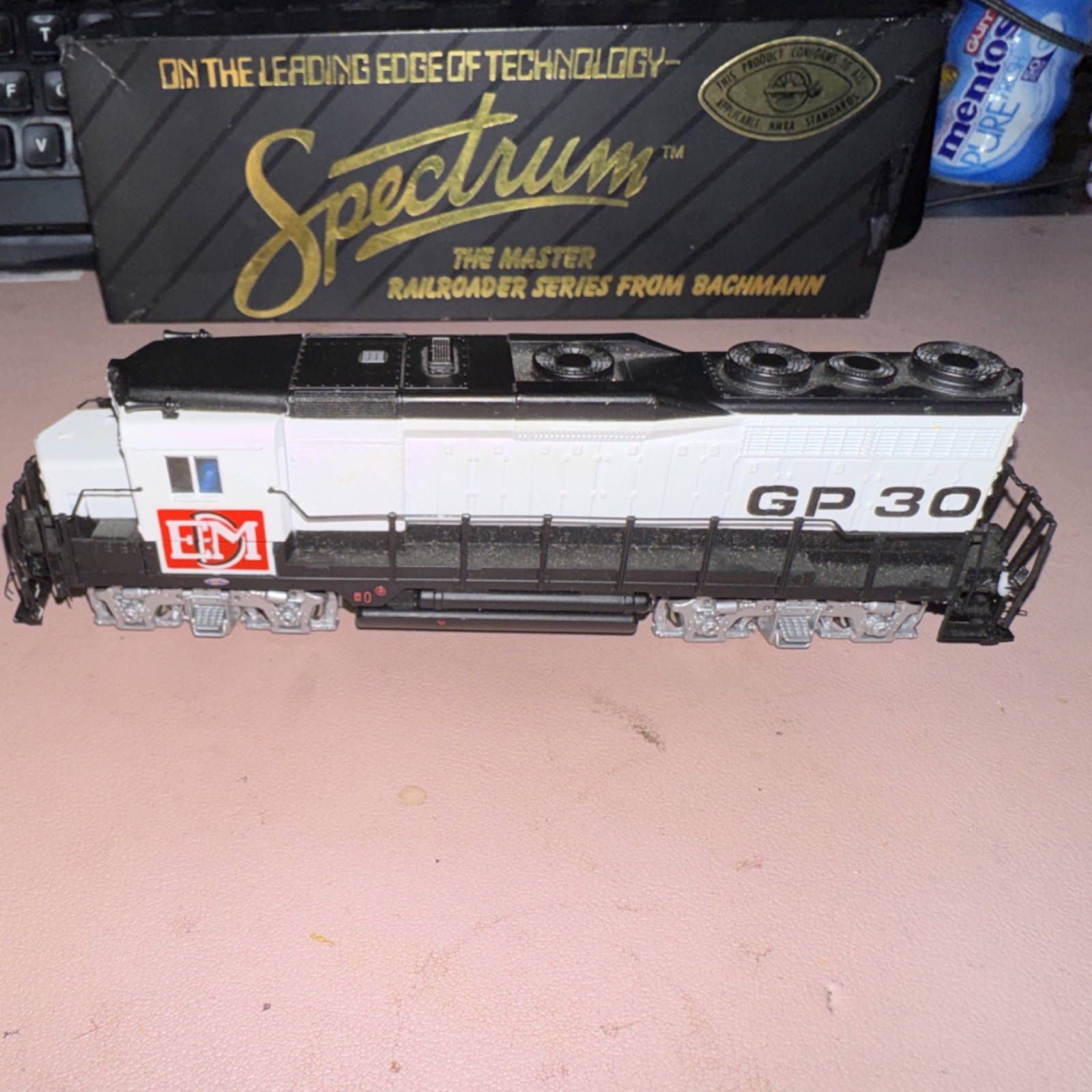 Spectrum HO EMD GP30 Diesel Locomotive Demo #5639 Model Black White