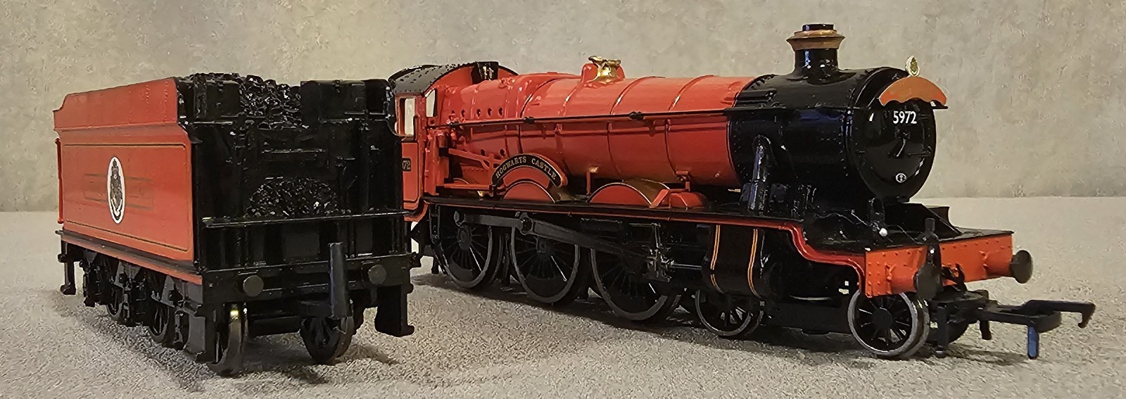 Bachmman HO Harry Potter Hogwarts Castle Express 4-6-0 Steam Locomotive & Tender