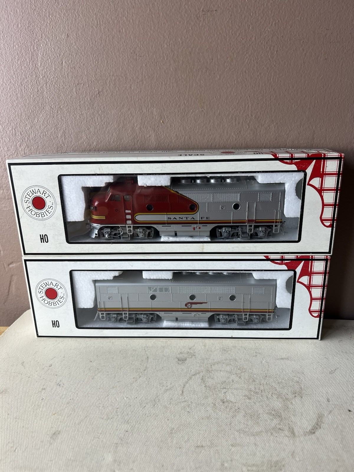 STEWART HOBBIES HO Scale Santa Fe Engine Pair~#8010 & #8015