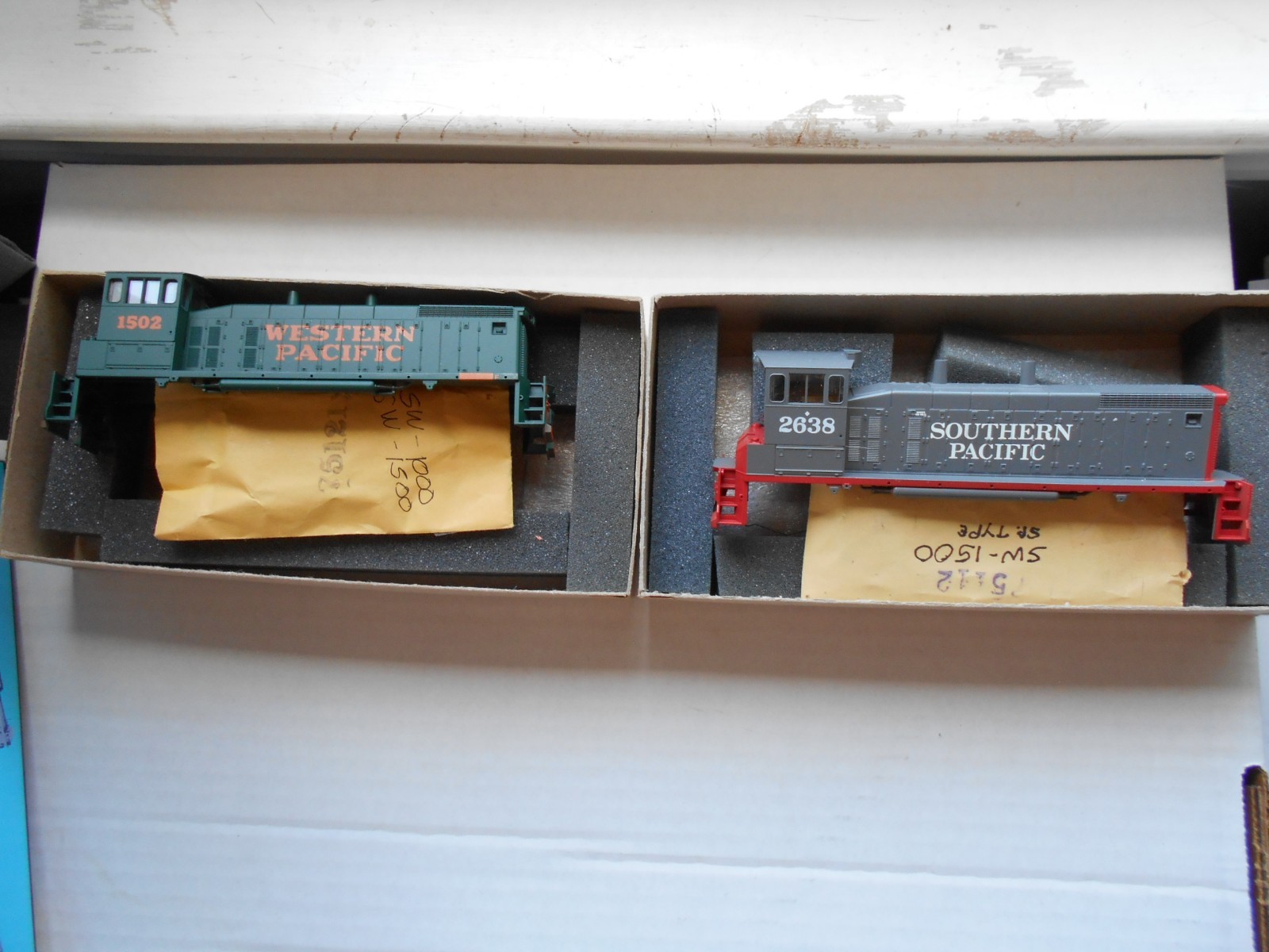 Athearn H.O. Western Pacific & Southern Pacific Comp. Shells & Handrails only