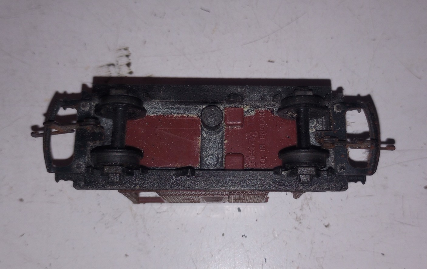 Tri-ang TT Gauge Jinty 0-6-0 Steam Locomotive 47607 W/ Caboose
