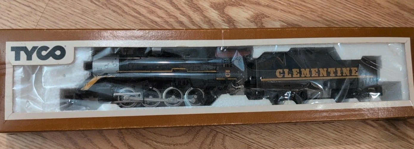 Tyco HO Scale Clementine 0-8-0 Steam Engine #5 & Tender Good Condition