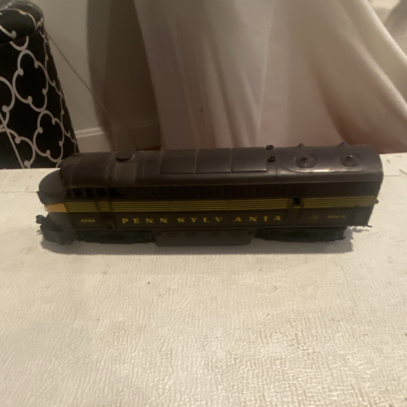 Pennsylvania Railroad HO Diesel Locomotive Analog DC 8900 Black Gold Plastic