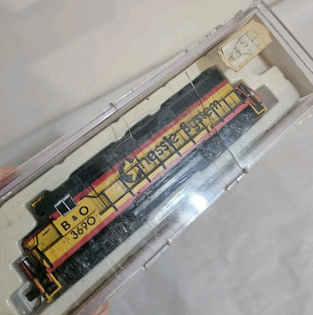 ATLAS N SCALE #48505 CHESSIE SYSTEM B&O GP-40 DIESEL LOCOMOTIVE Road # 3690
