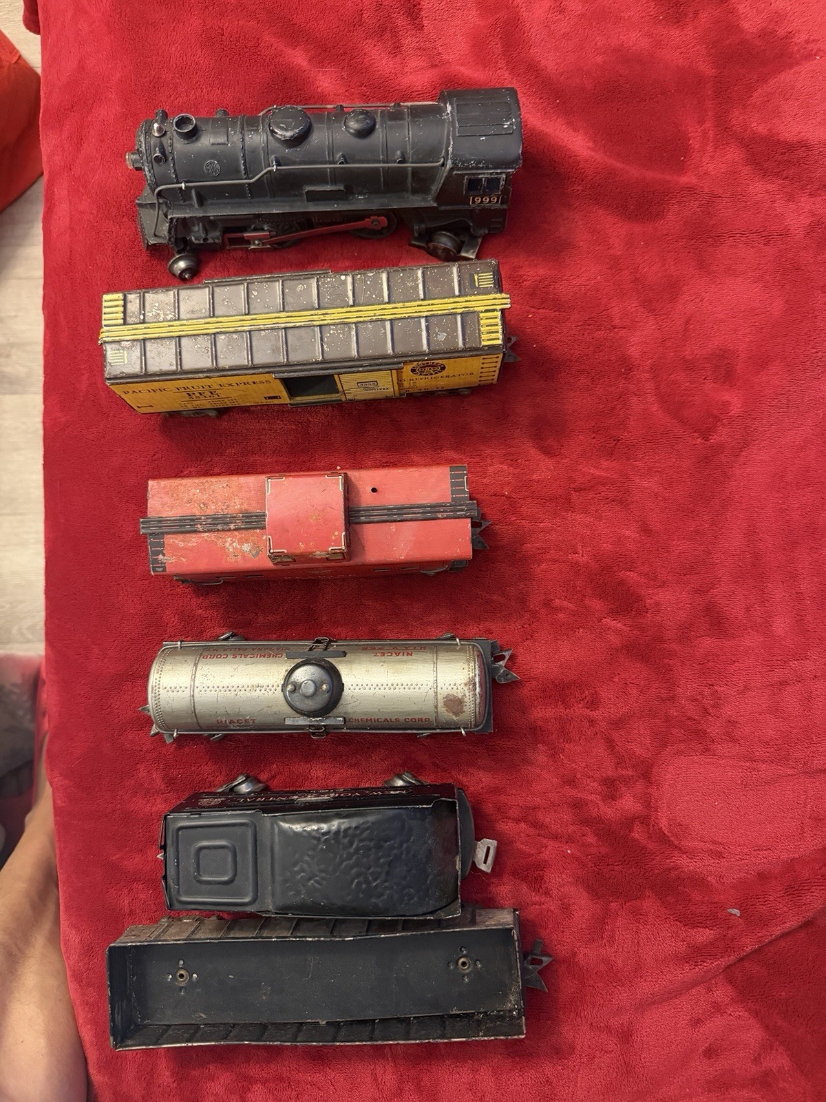 Vintage- MARX–1940s-? TIN LITHO-New York Central-2 cars -1 Locomotive-TRAIN SET
