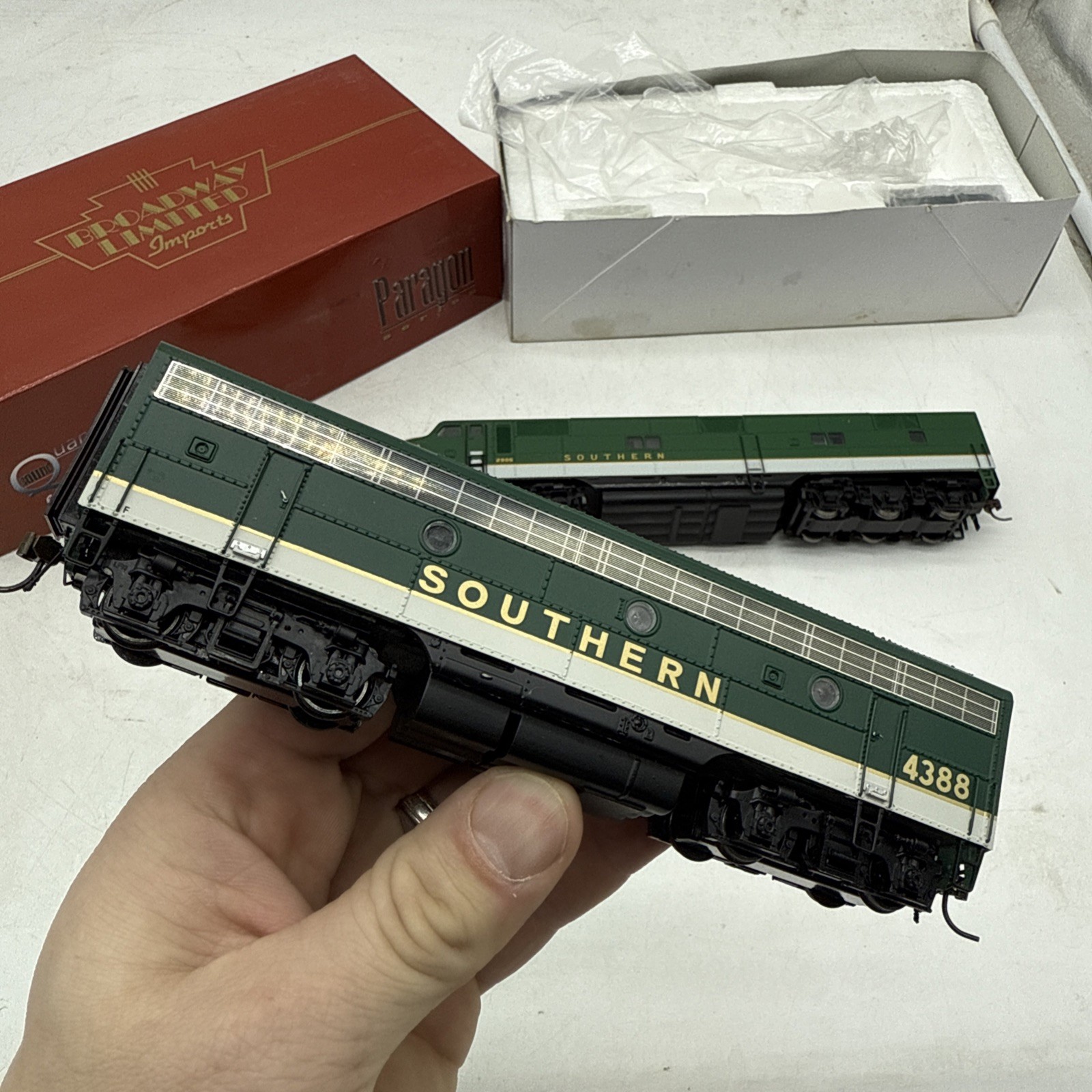 Broadway Limited HO Southern Railway Paragon DCC And Sound EMD E7A #2905 B Unit