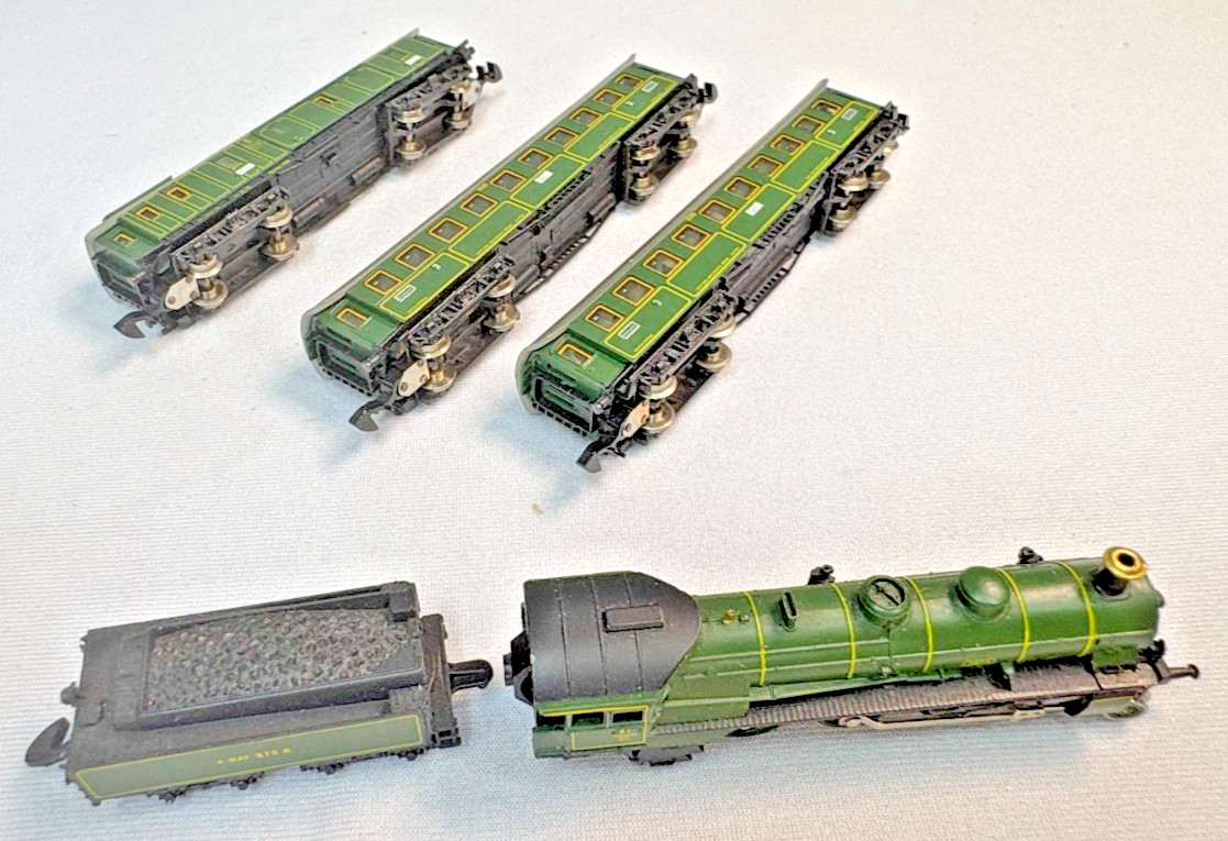 Z Scale Marklin Mini-Club 8102 K.Bay.Sts.B Bavarian S3/6 4-6-2 Loco & Passenger