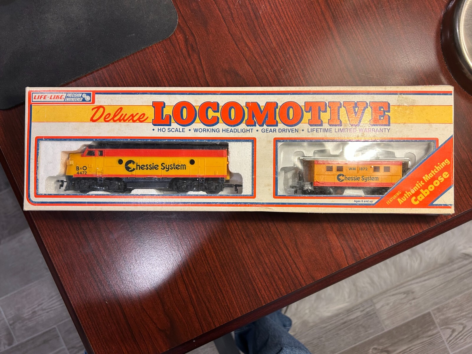 Life Like Chessie System B&O HO Scale Locomotive 4472 & Caboose 1872 Combo Pack