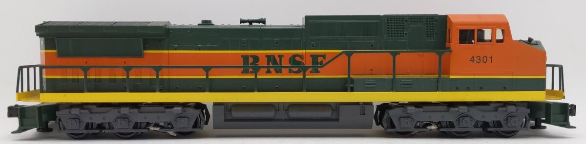 Williams DA9-01 O Gauge BNSF Dash 9 Powered Diesel Locomotive #4301 EX/Box