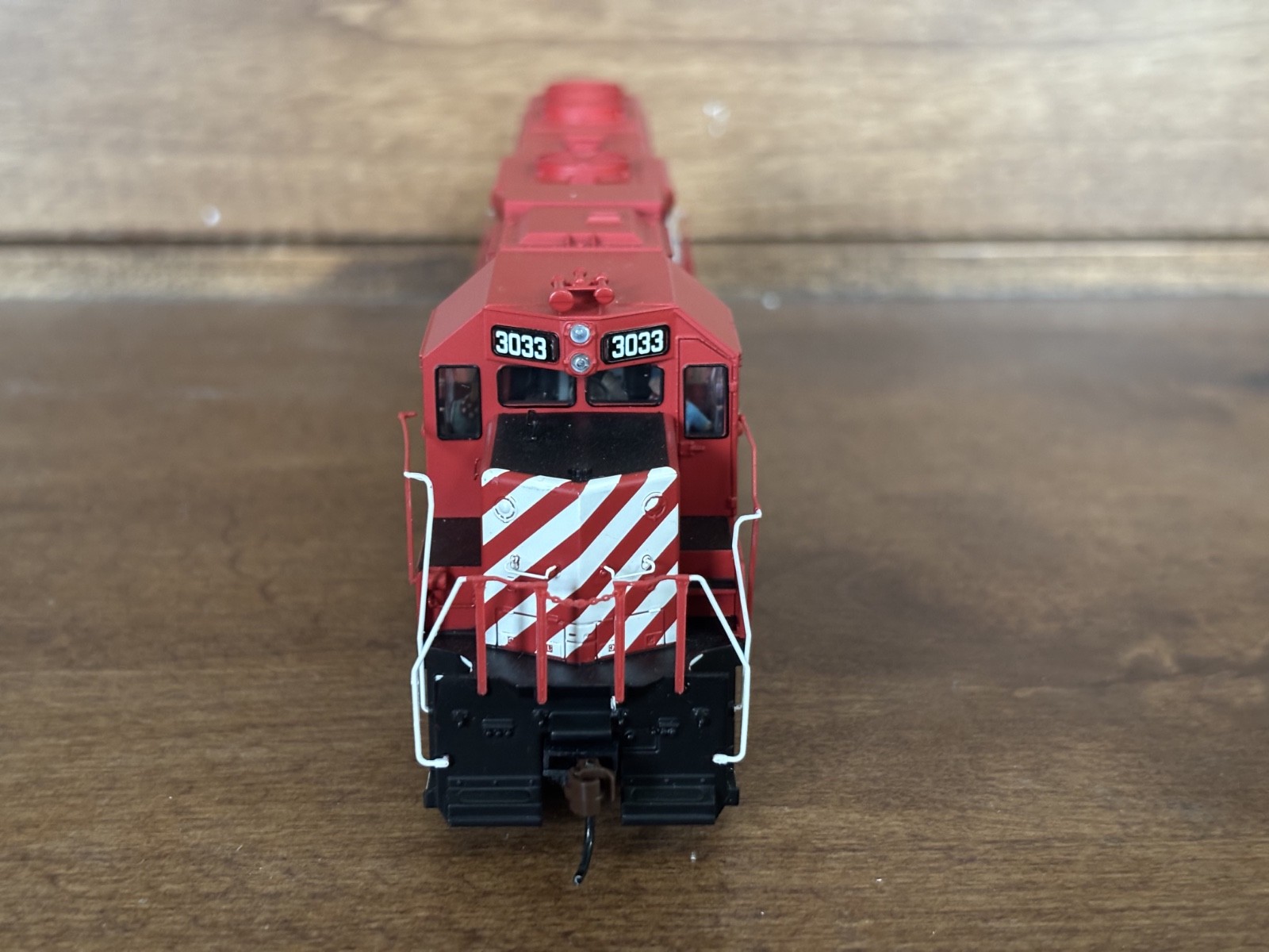Athearn HO Canadian Pacific GP38-2 Locomotive #3033 Runs Well NO HEADLIGHT