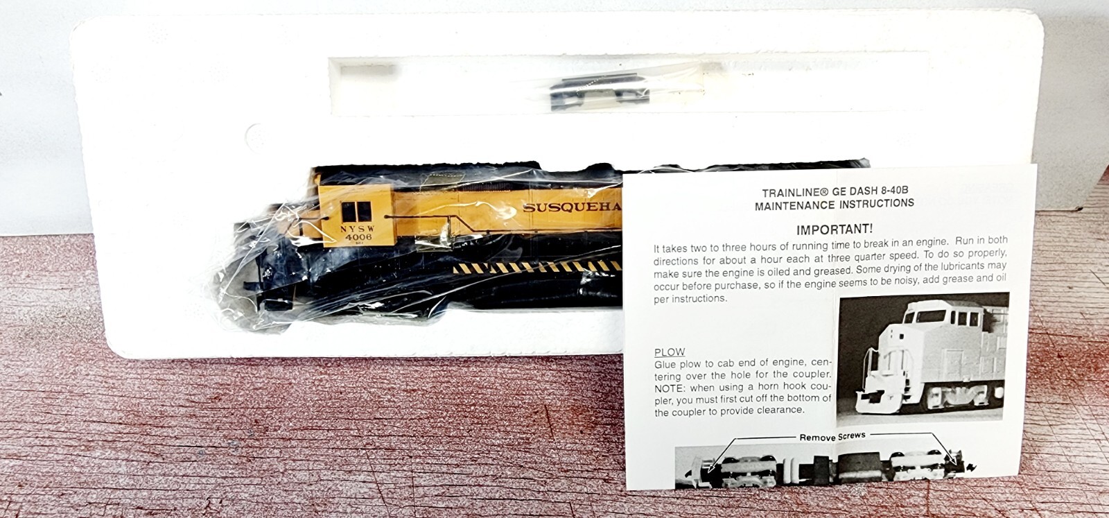 Walthers Trainline 931-174 New York Susquehanna RR GE Dash 8-40B 4006 Powered HO