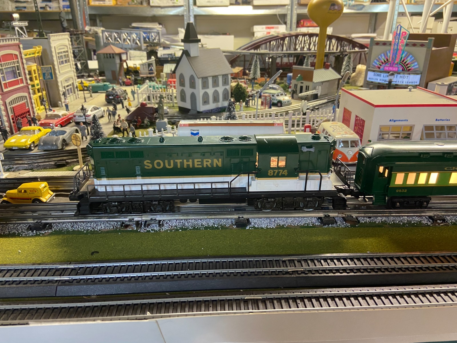 Lionel 6-8774 Southern GP-7 Diesel O Gauge Locomotive & SIX Passenger cars! TEST