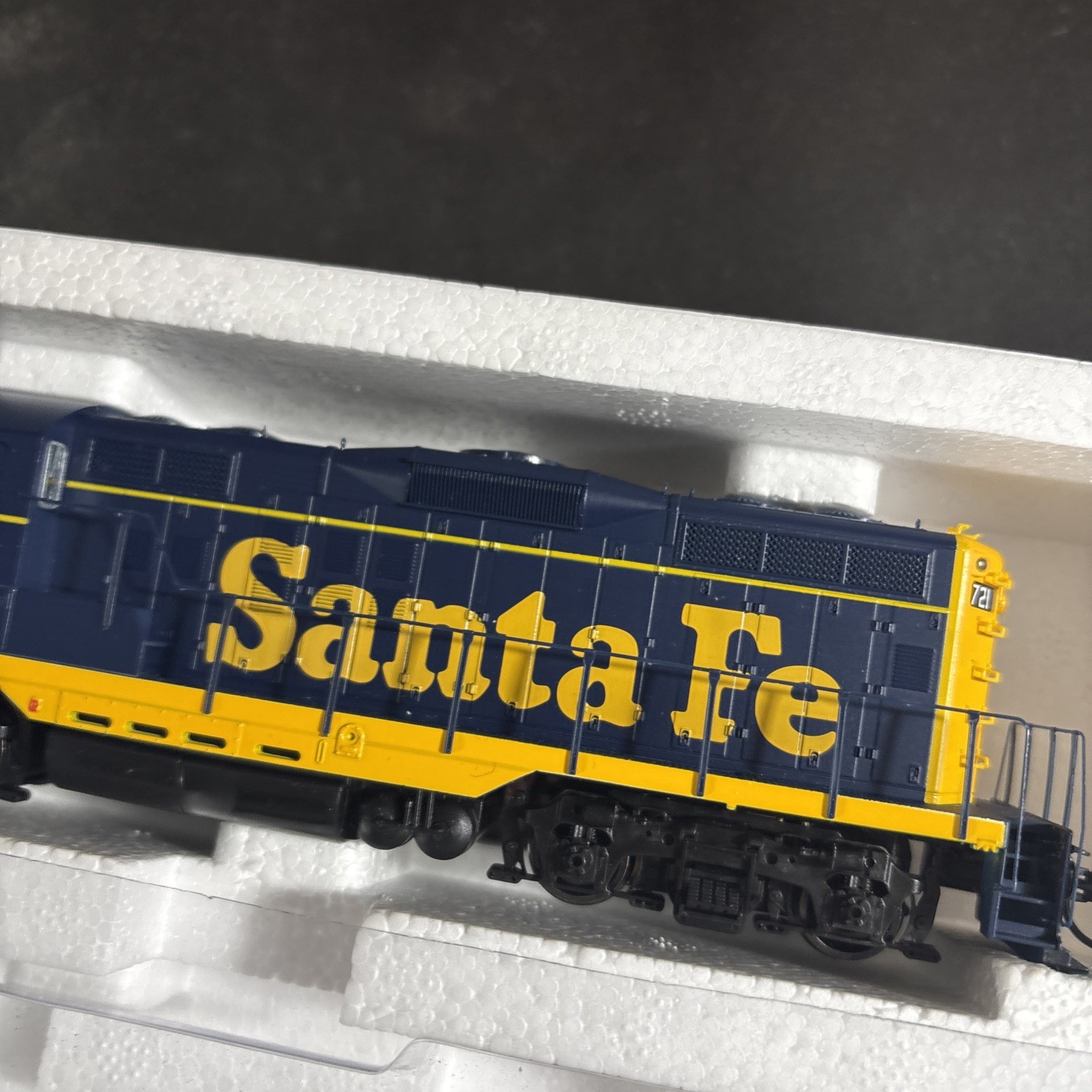PROTO 2000 HO SCALE LOCOMOTIVE GP9 II ASSEMBLED WORKING 23696 SANTA FE 721 DCC