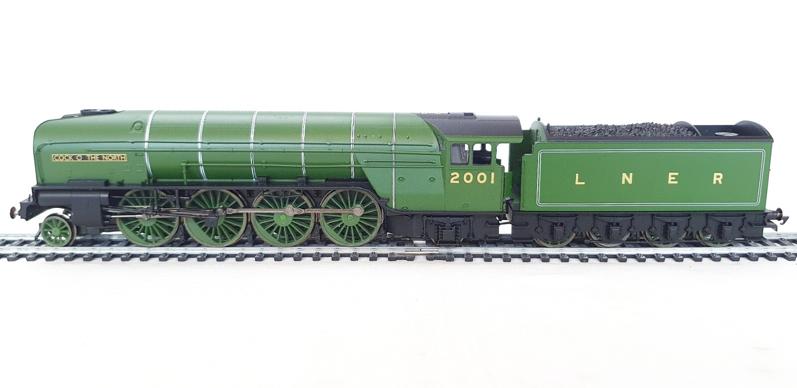 Hornby OO HO British LNER Class P2 “COCK O THE NORTH” 4-8-2 Steam Locomotive MIB