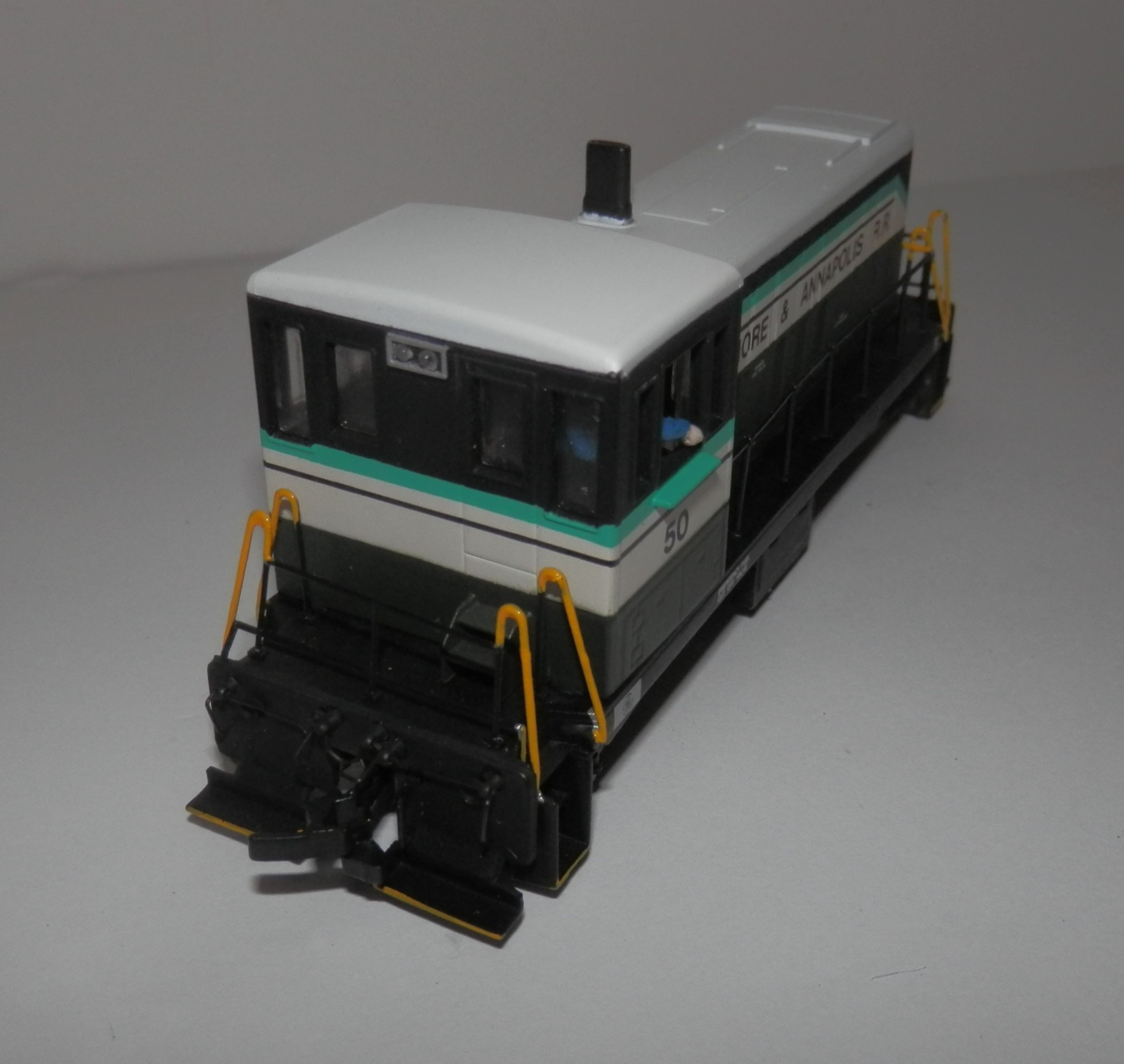 Spectrum HO Scale POWERED Baltimore & Annapolis RR 50 GE 70 Ton Diesel #81102