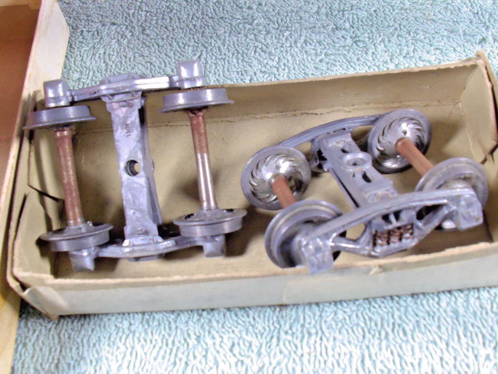 4 Pairs of O Scale Trucks, 3 are Auel, and 1 is Atlas, 2 rail new old stock.