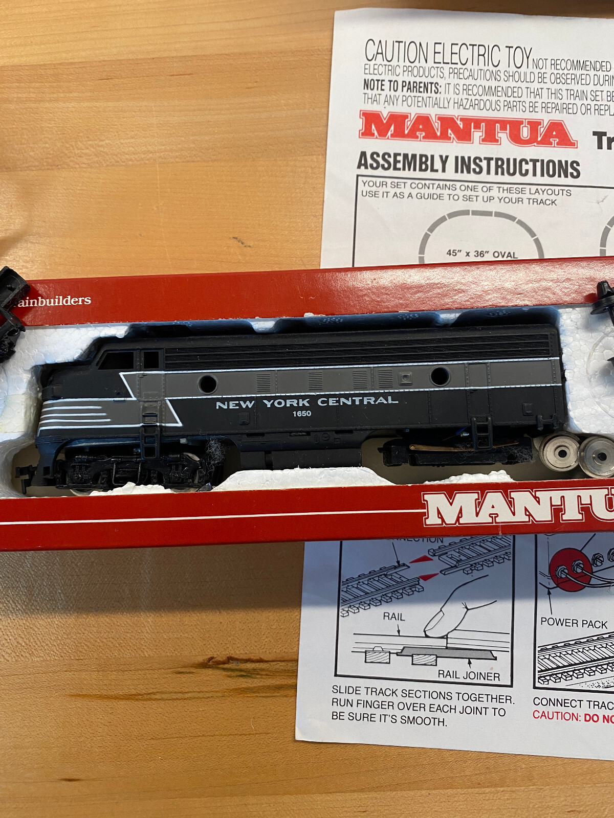 Mantua Train Set. Original Instructions, box, control. Many cars and Locomotive