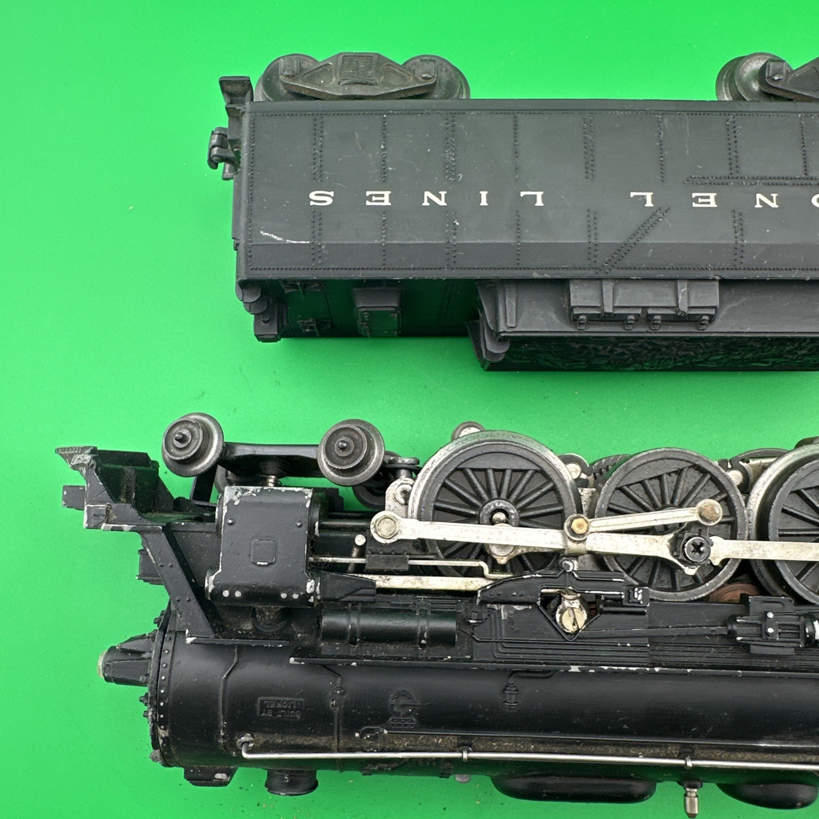 Lionel 2055 O Gauge Model Railroad 4-6-4 Steam Locomotive w/6026W Lines Tender
