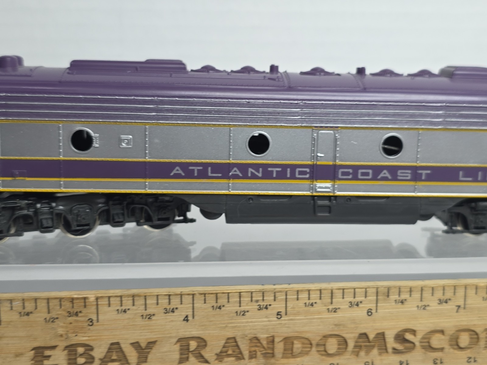 AHM/Mehano HO Scale ACL Atlantic Coast Line E8 Diesel Loco AA Power & Dummy Runs